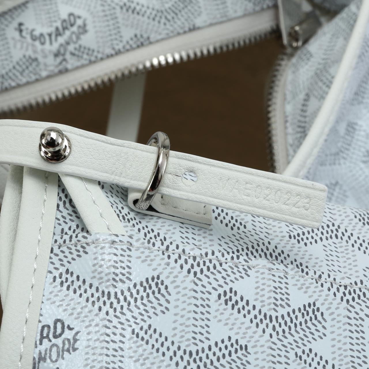 1690297944.984xyVXgmLSMX5 5.jpg