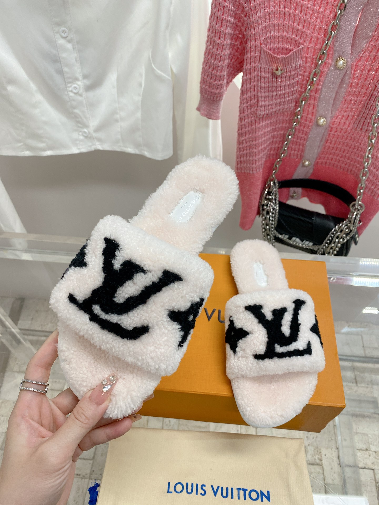 1696741685.2149FiNQBmXrBc2 6.jpg