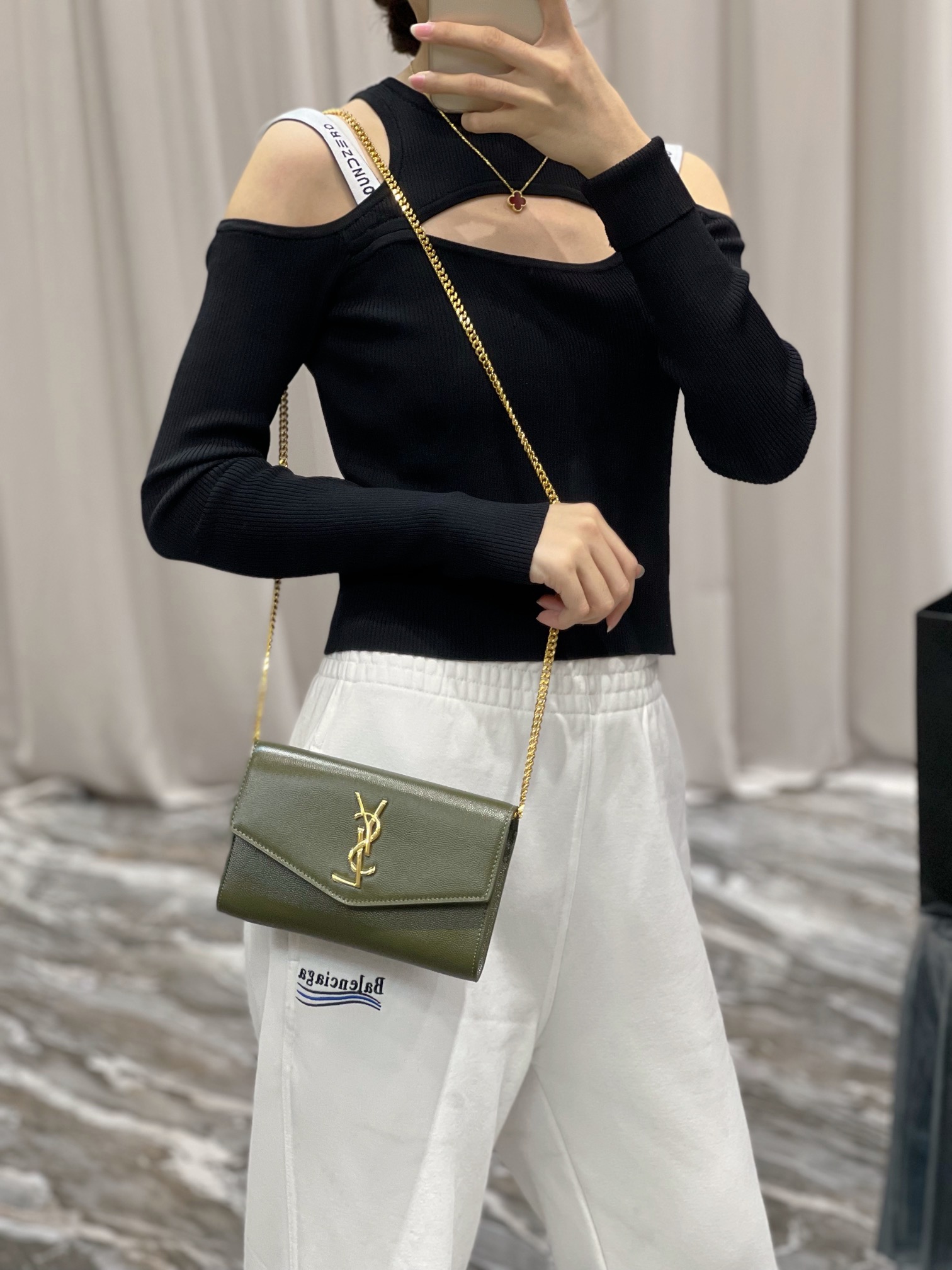 1697957303.7302lrJRYZymtR2 5.jpg