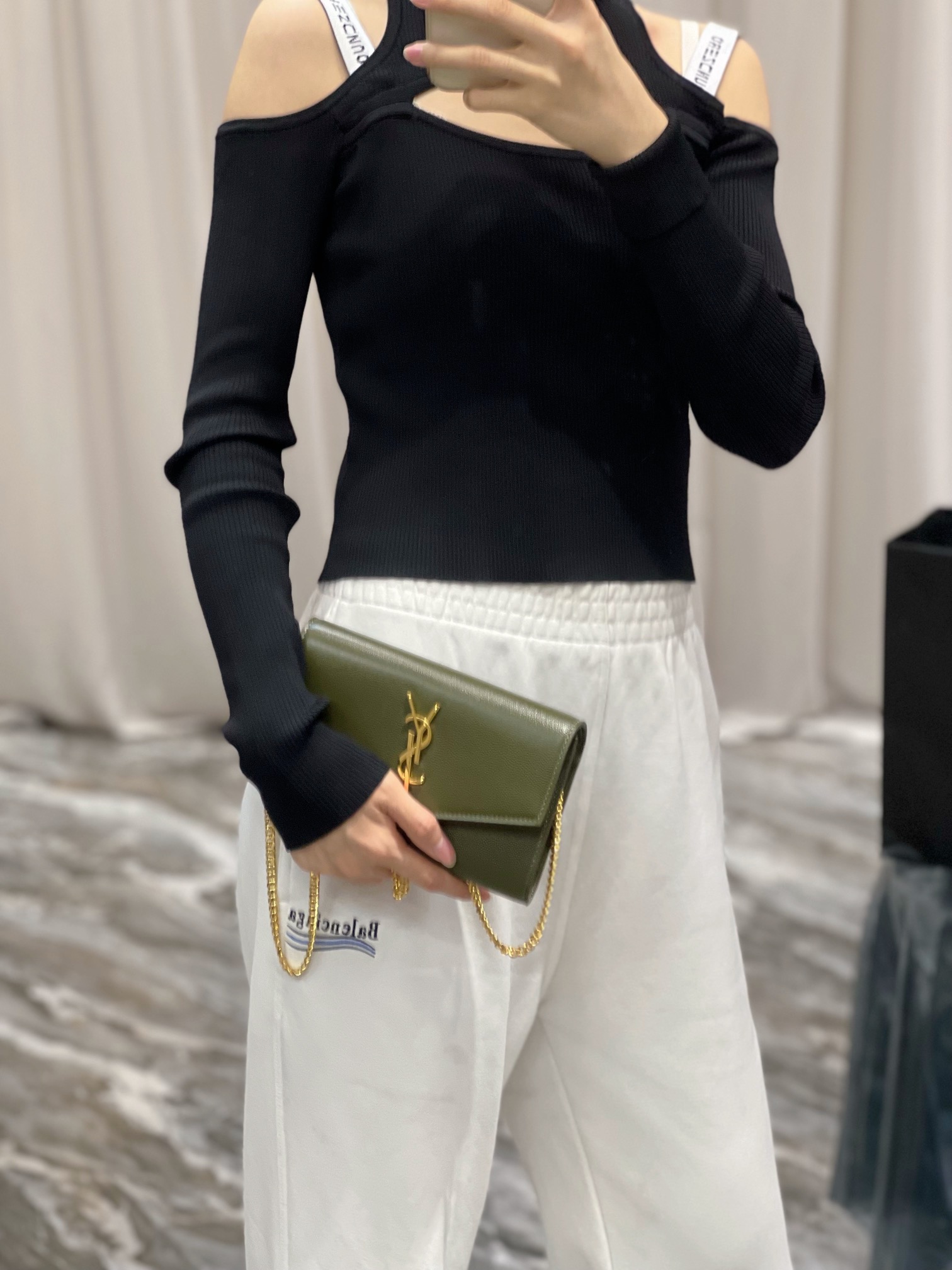 1697957303.7312yvukJgUDcQ2 6.jpg