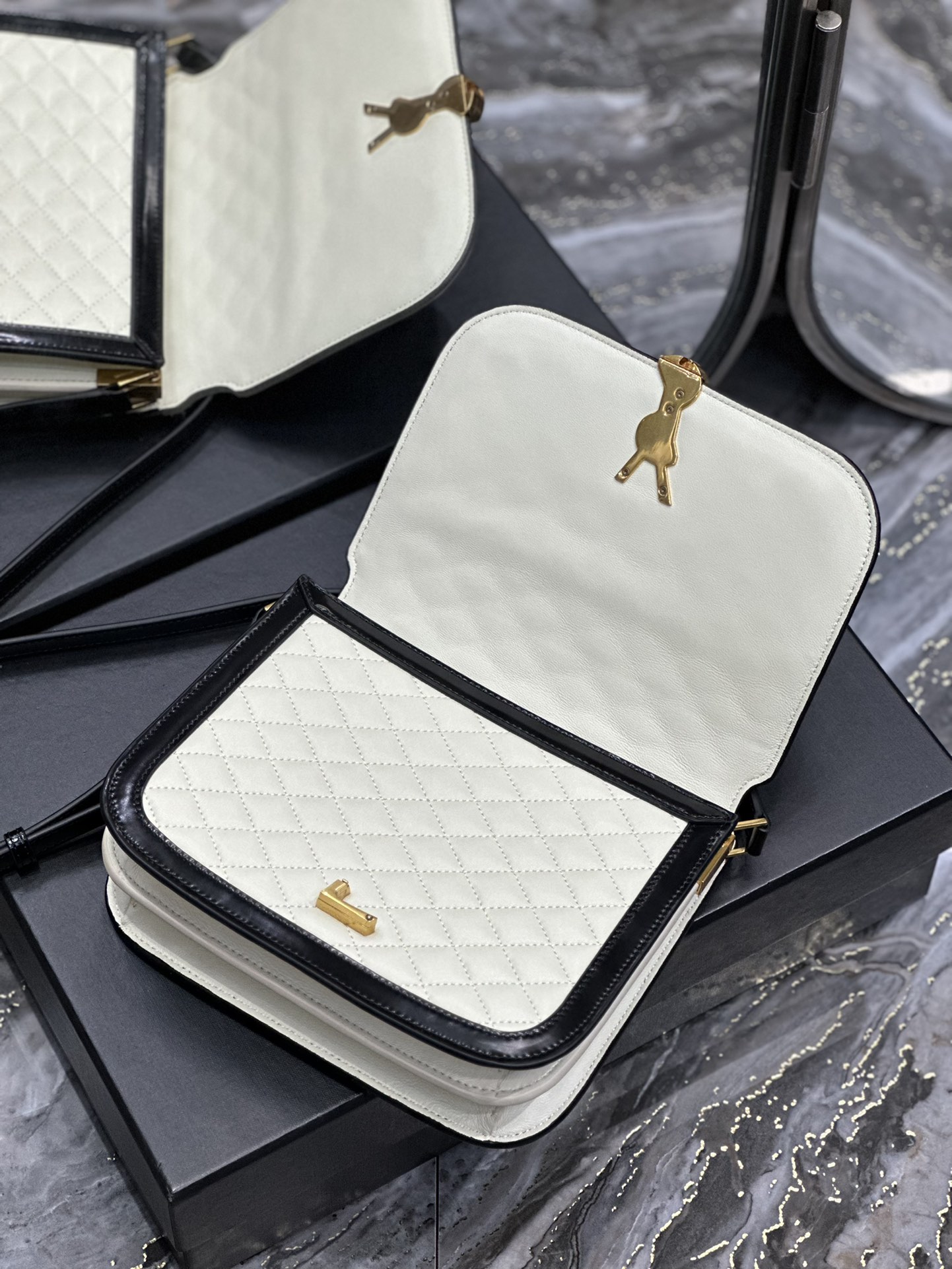 1697992457.358ZXeJEOeMVo4 2.jpg