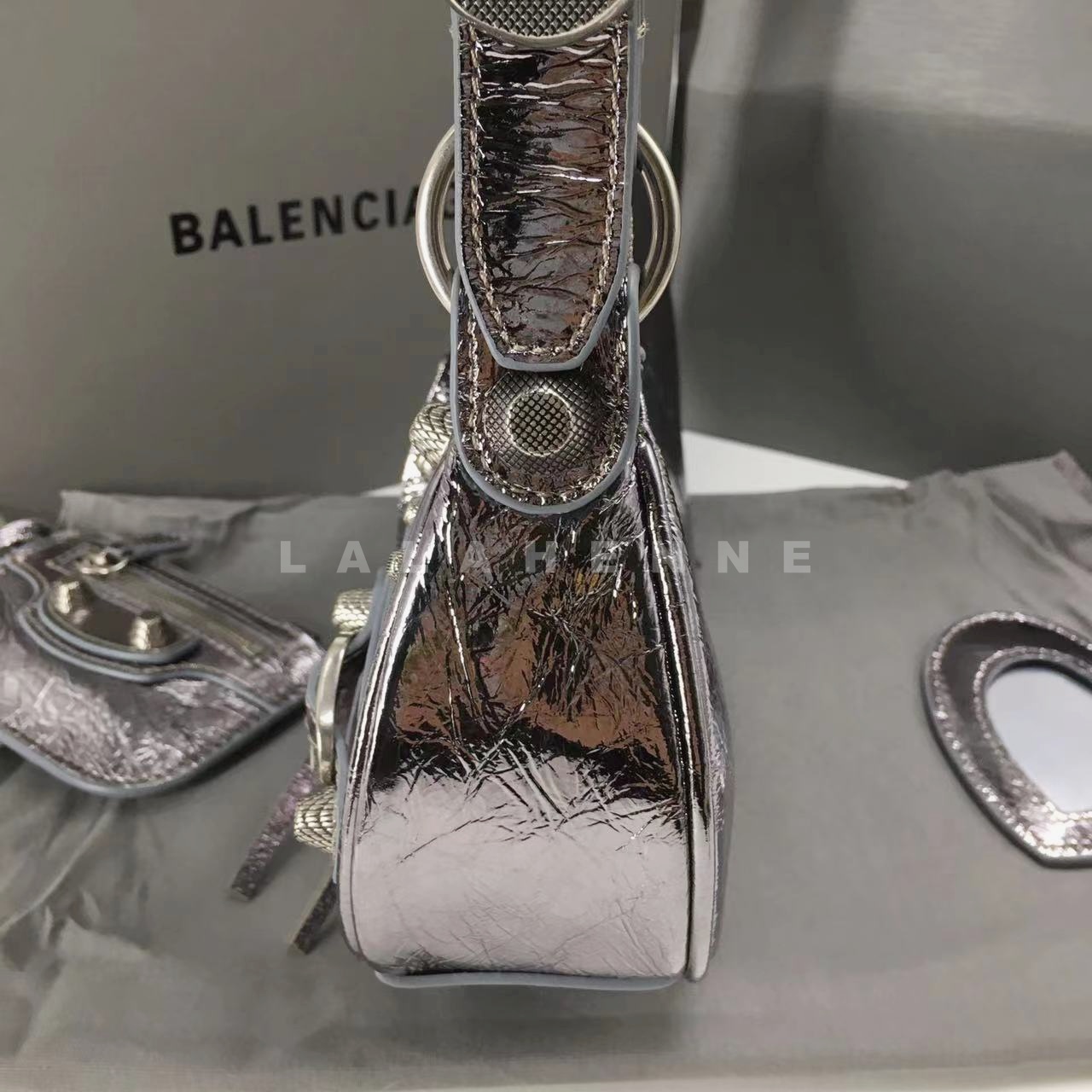 1699581521.2427oewzDQxnMx330 7.jpg