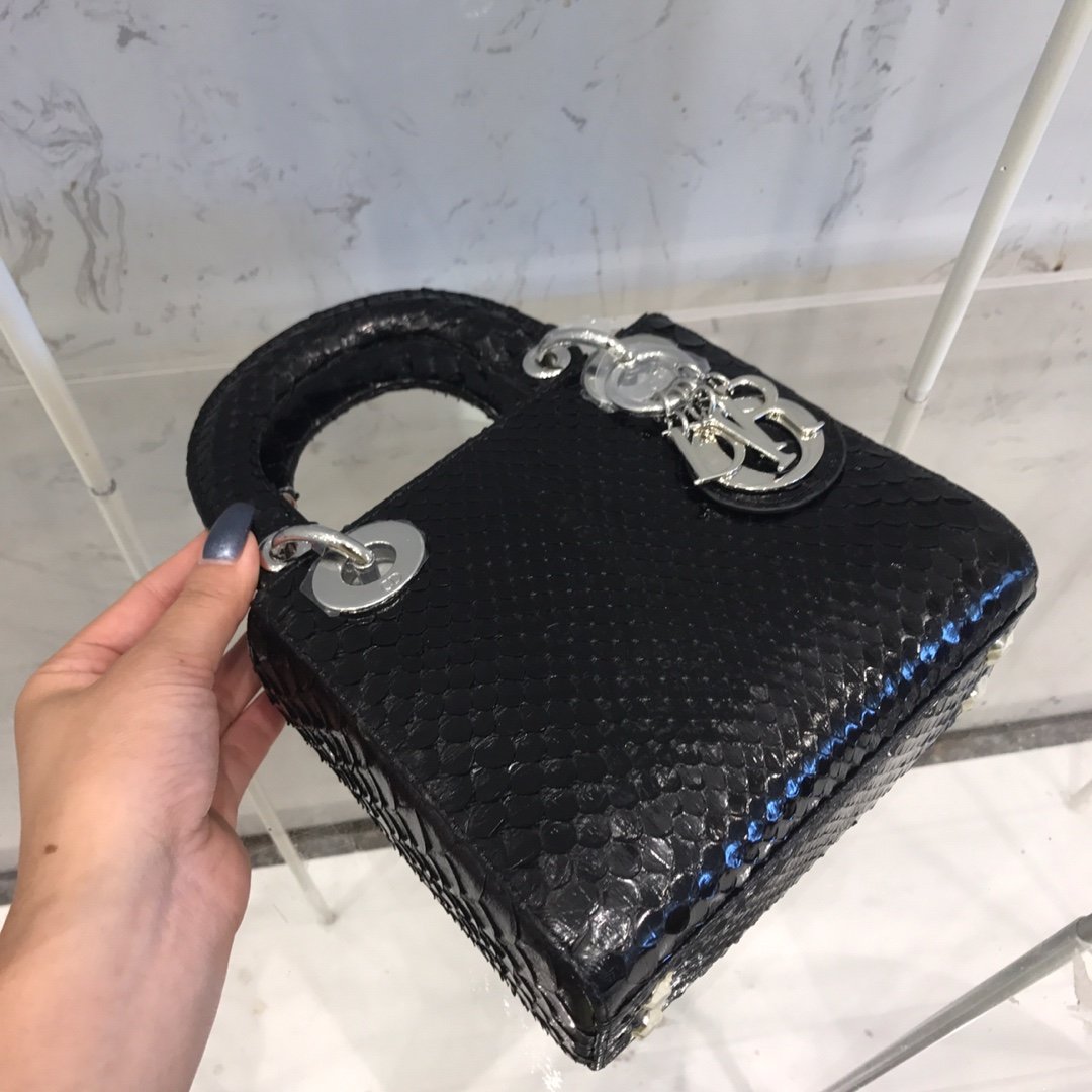 1701329116.7231UDGGtvxxAs6 6.jpg