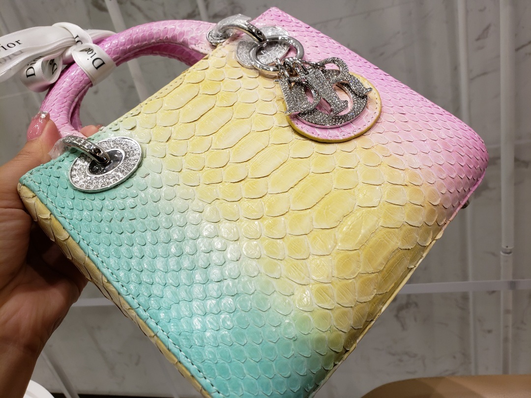 1701329154.4061CZPyEKOTgk7 6.jpg