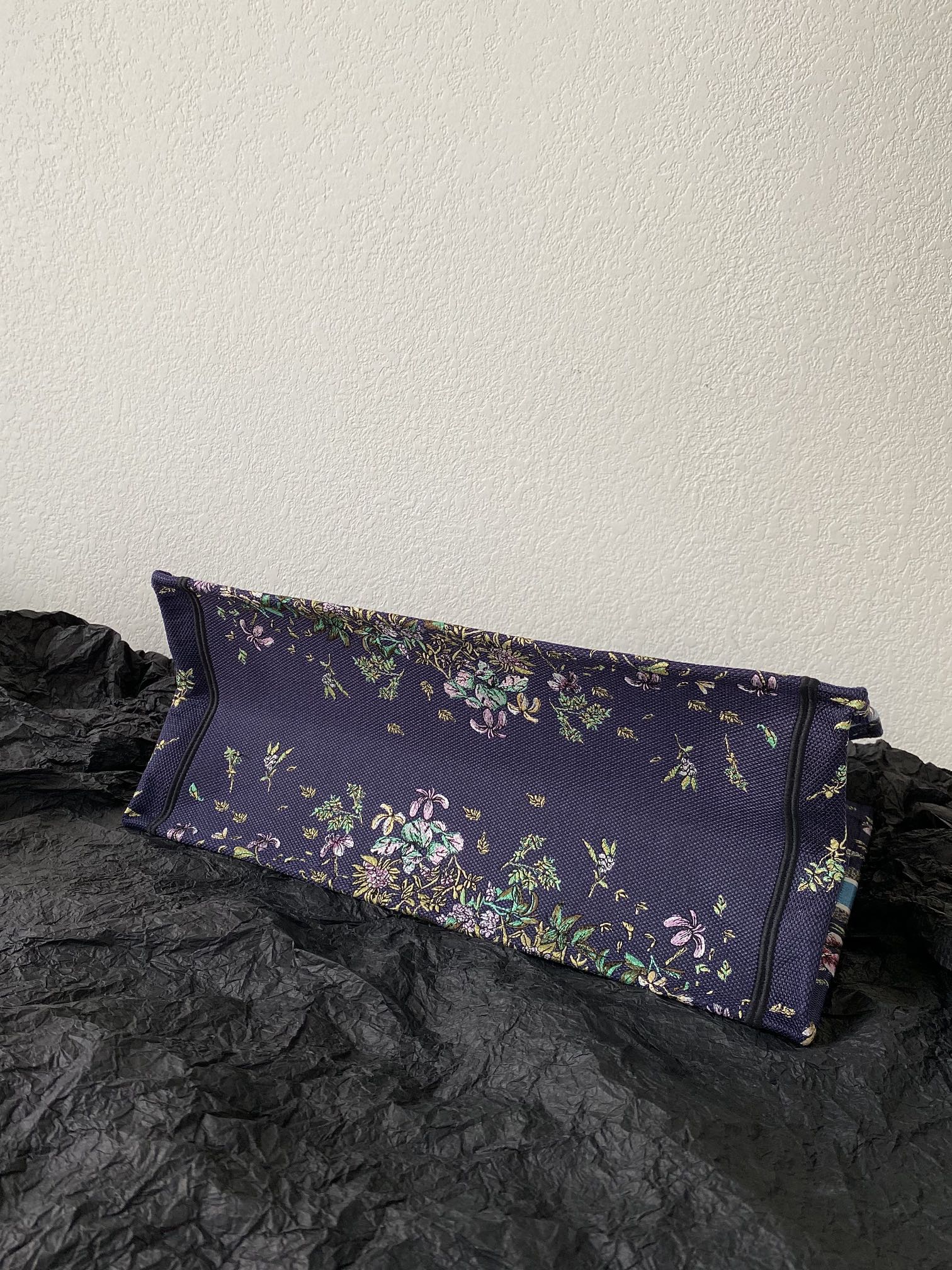 1704717451.9864qiVcbWGCaoDIOR BOOK TOTE M1286 12.jpg