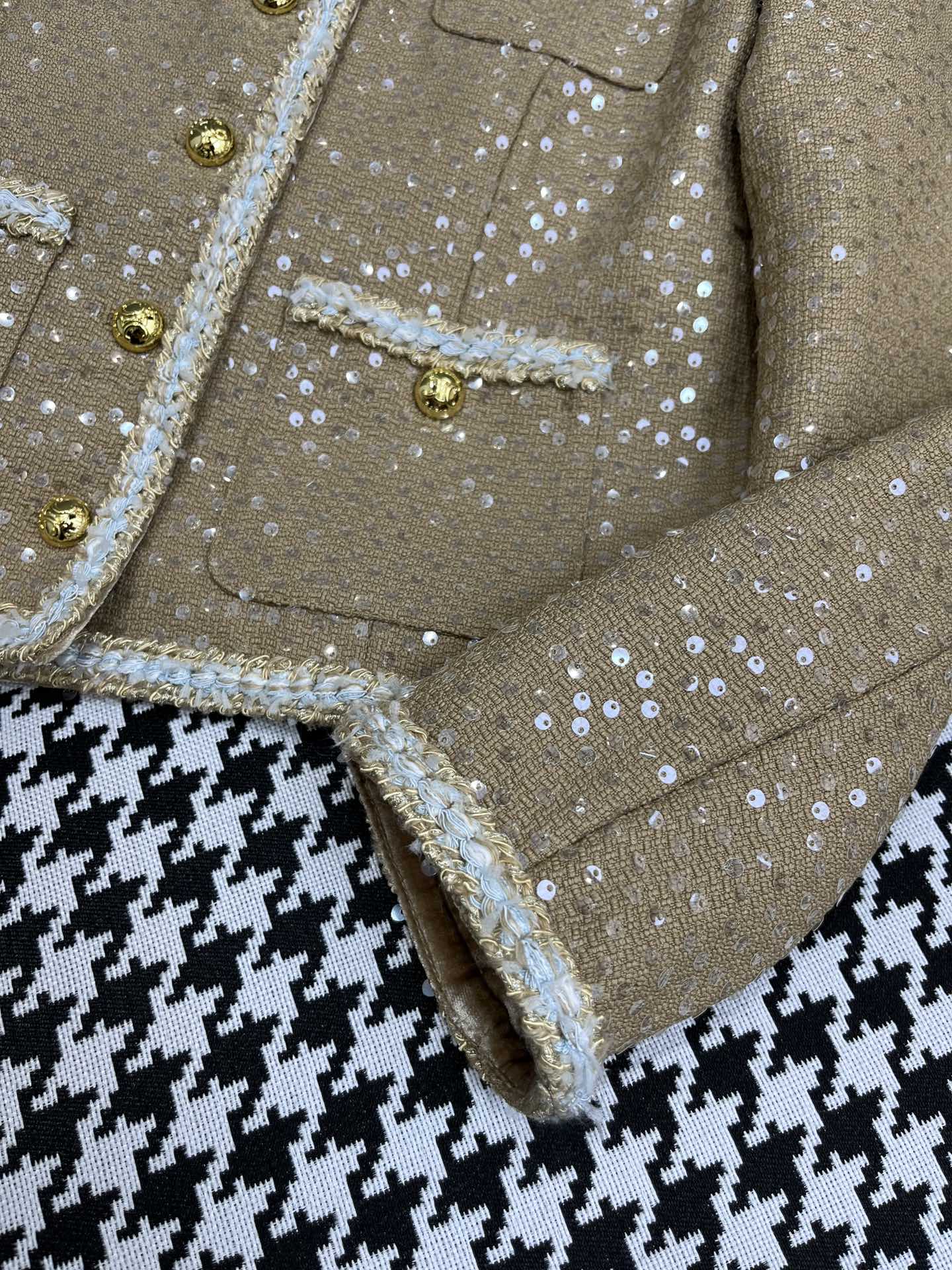 1705927461.2035VdBlfJSSTV24 356 4.jpg