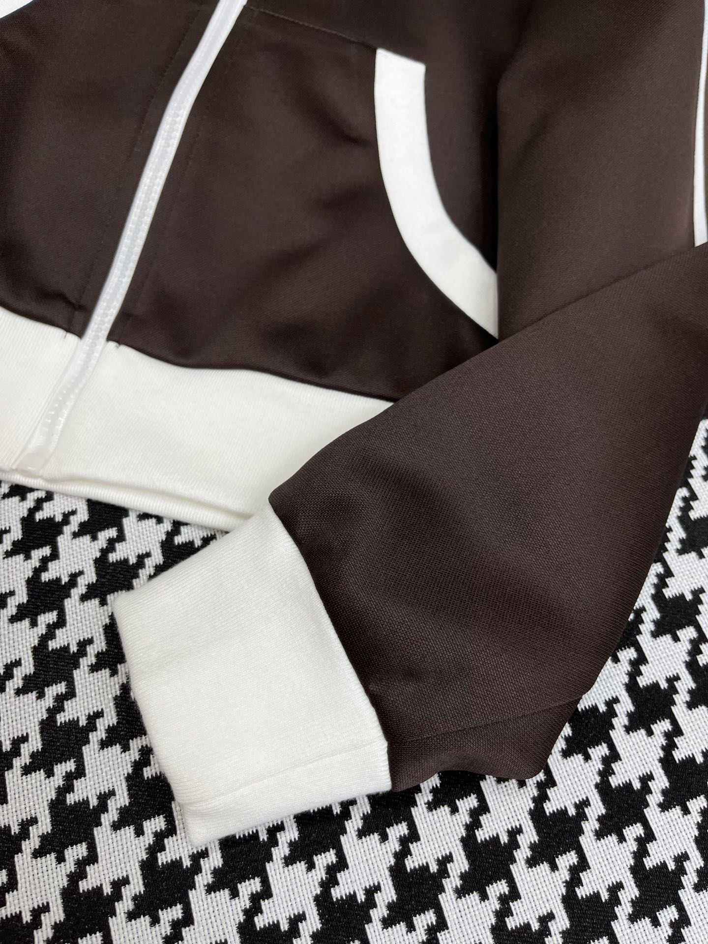 1705927704.6032SFyEwSfpJl28 286 2.jpg