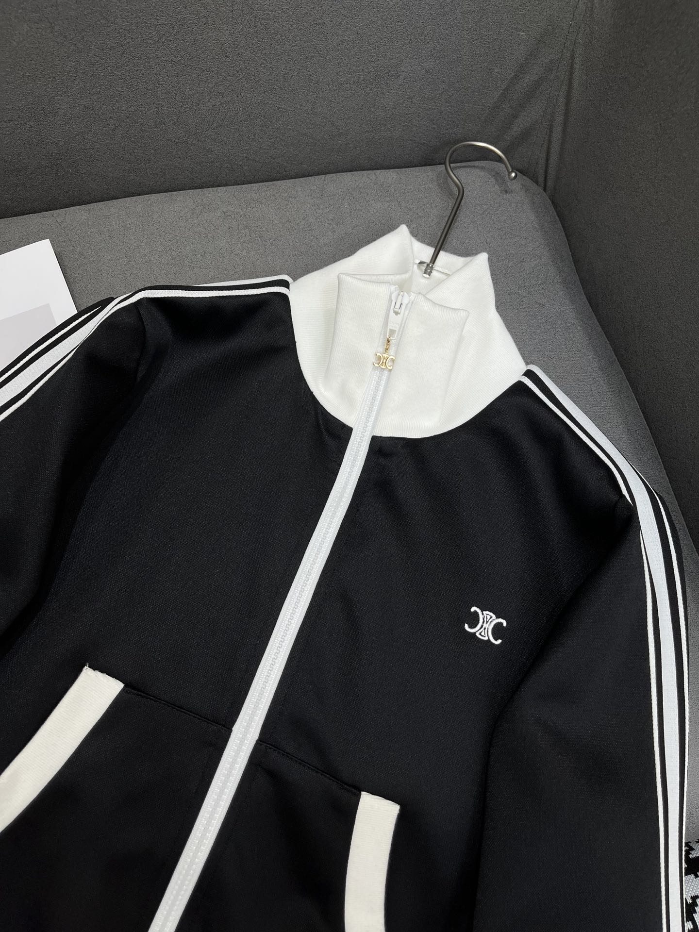 1705927788.9963otAViaRlat29 286 2.jpg