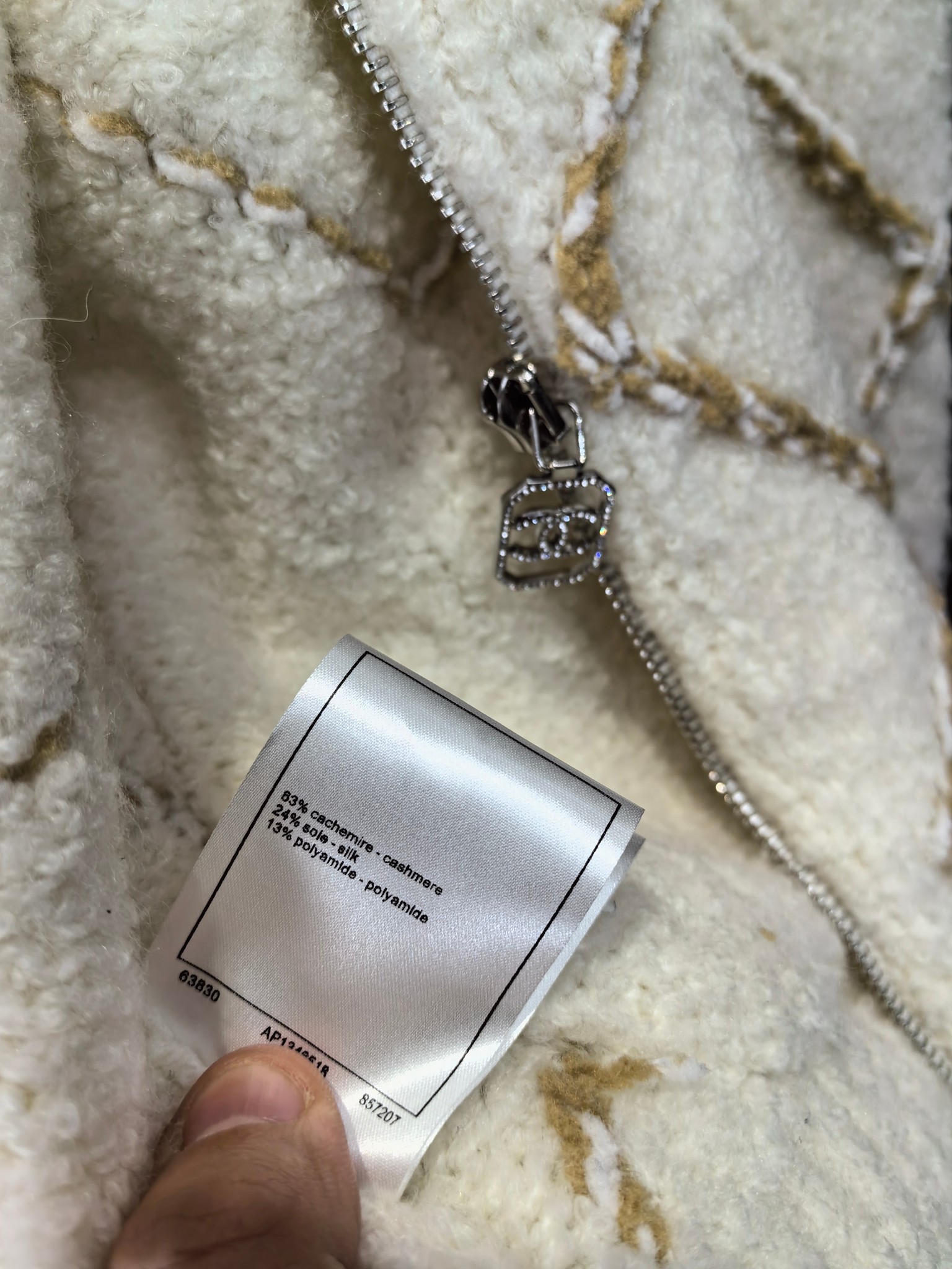 1706102100.495fkXQnoxaDU46 846 2.jpg