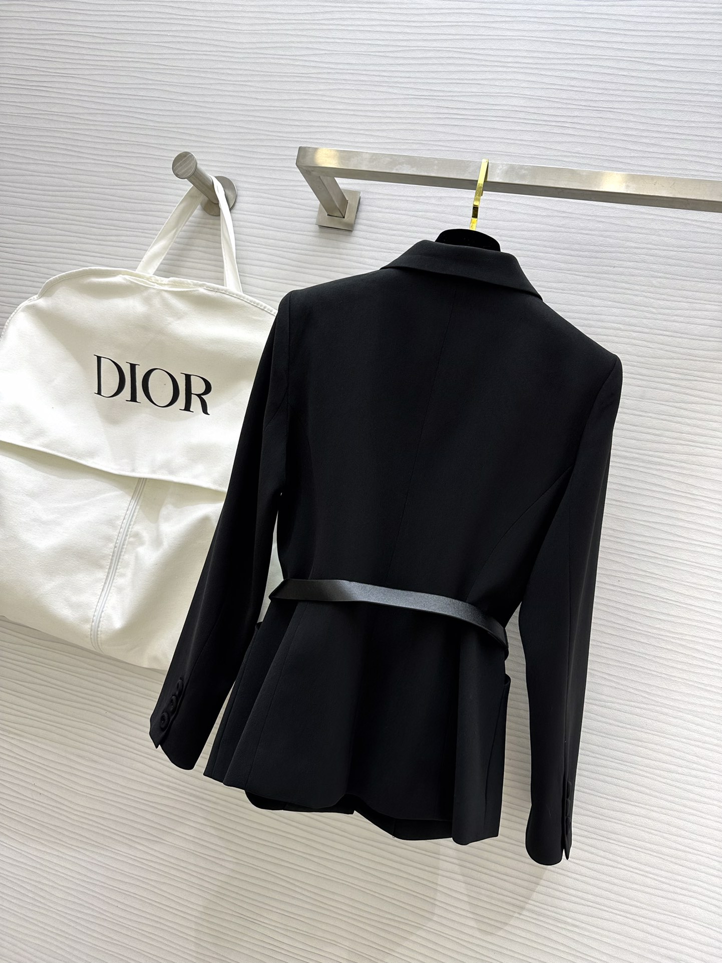 1708319056.566ILrIFjNQOx4 450 3.jpg