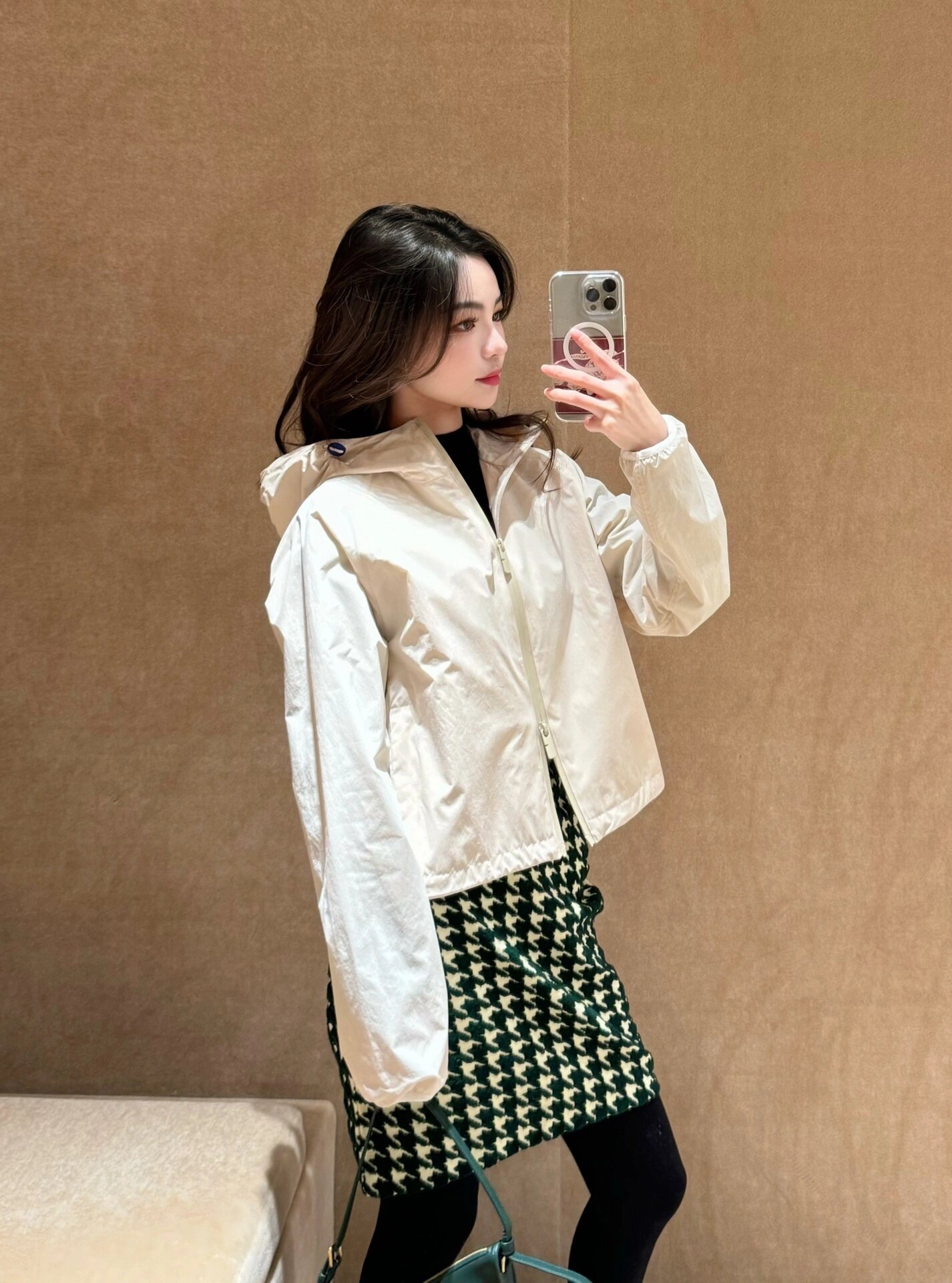 1709526667.5978dxzMomRMAp3 360 5.jpg