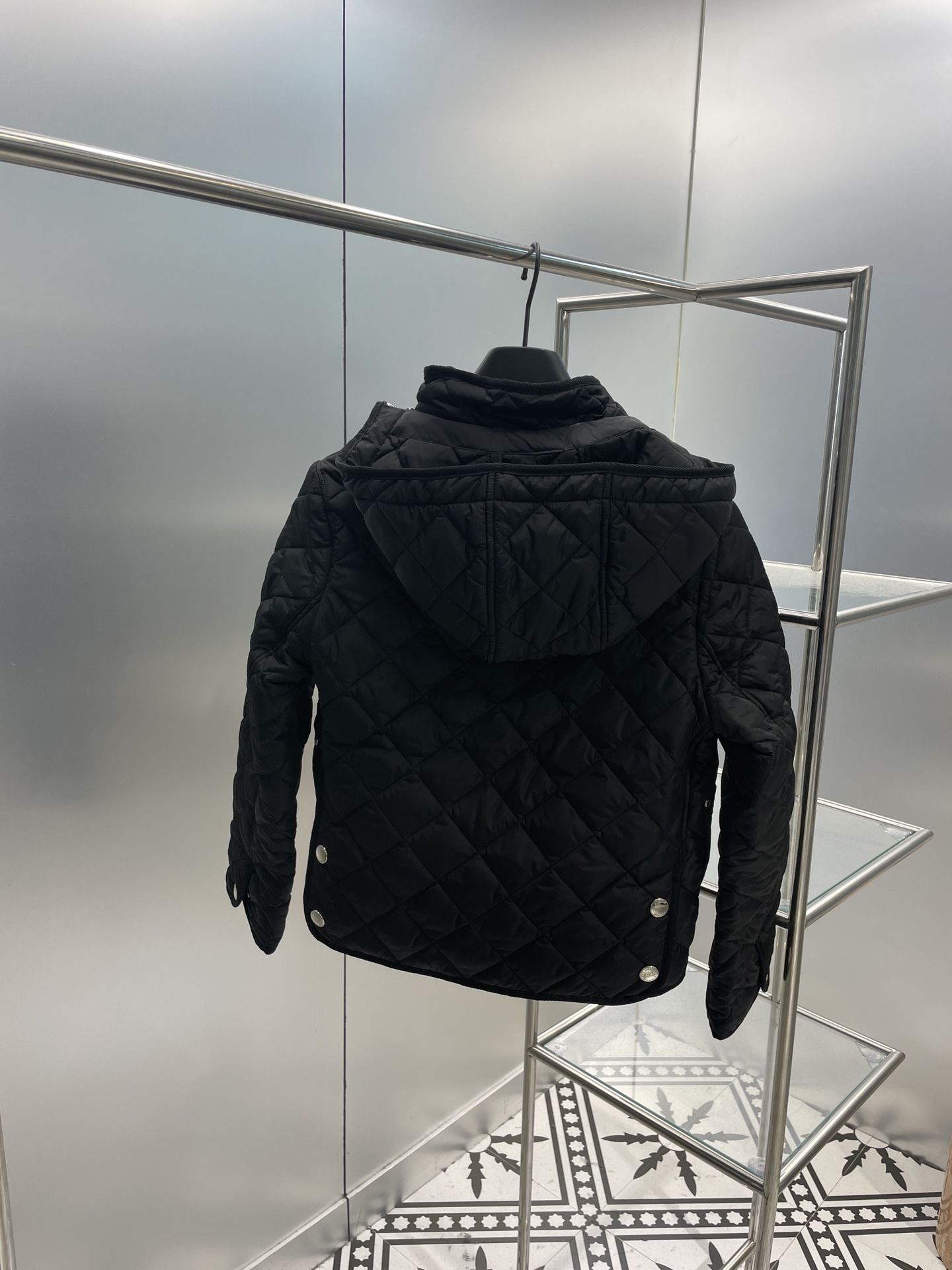 1709526957.0645MXMSnWhxHE24 480 6.jpg