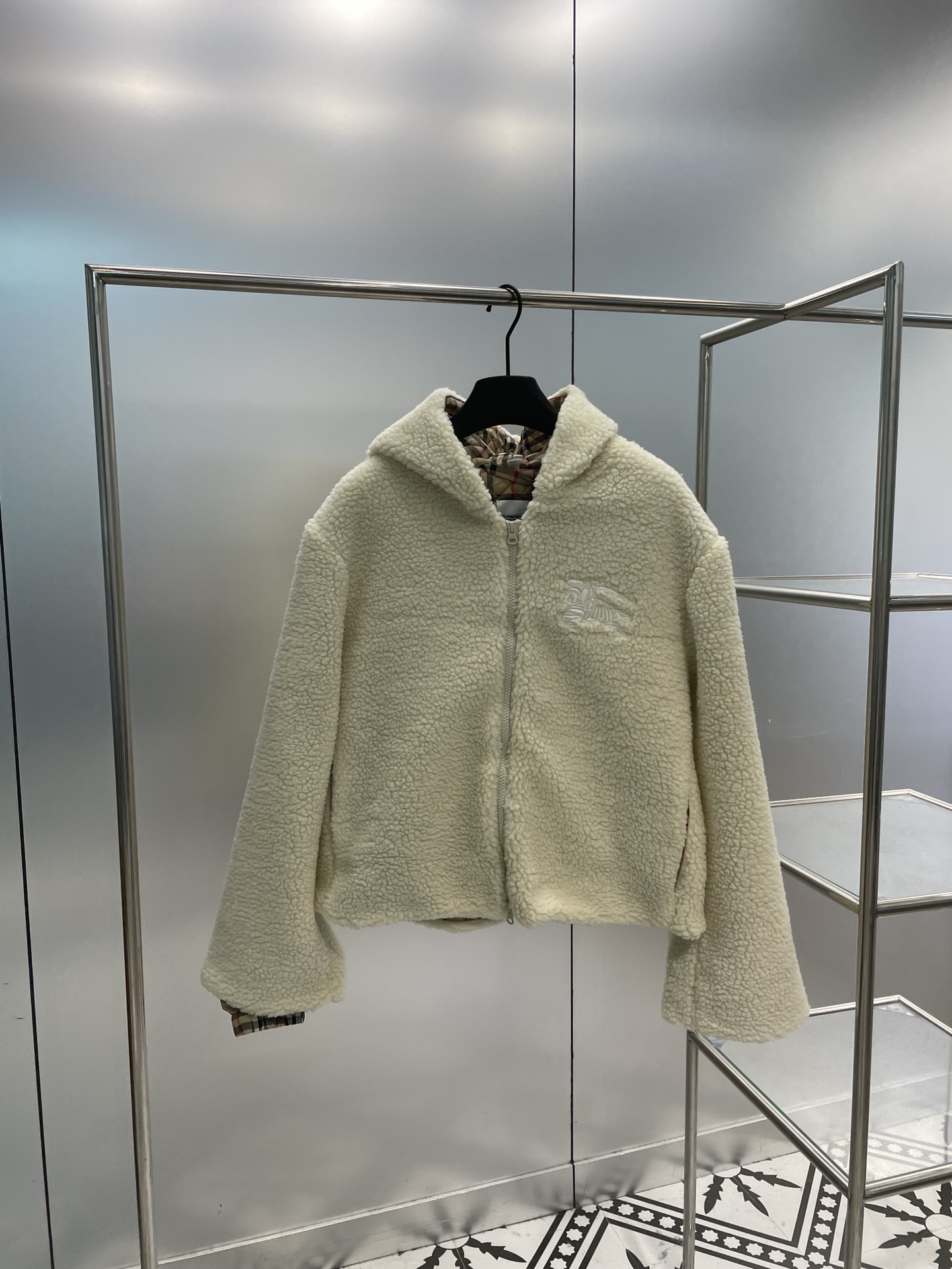 1709527695.0707aCDDVkScBY26 390 3.jpg