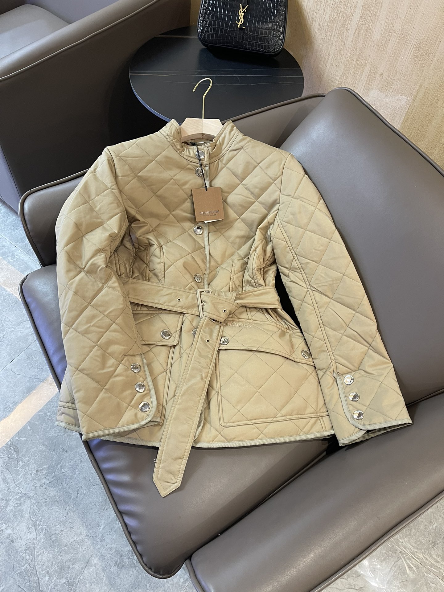 1709528104.1948EyOVqjDvyu29 430 1.jpg