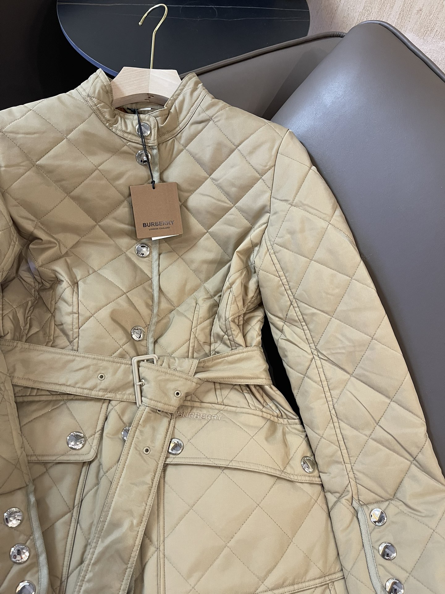 1709528104.1984srCIRElcPN29 430 4.jpg