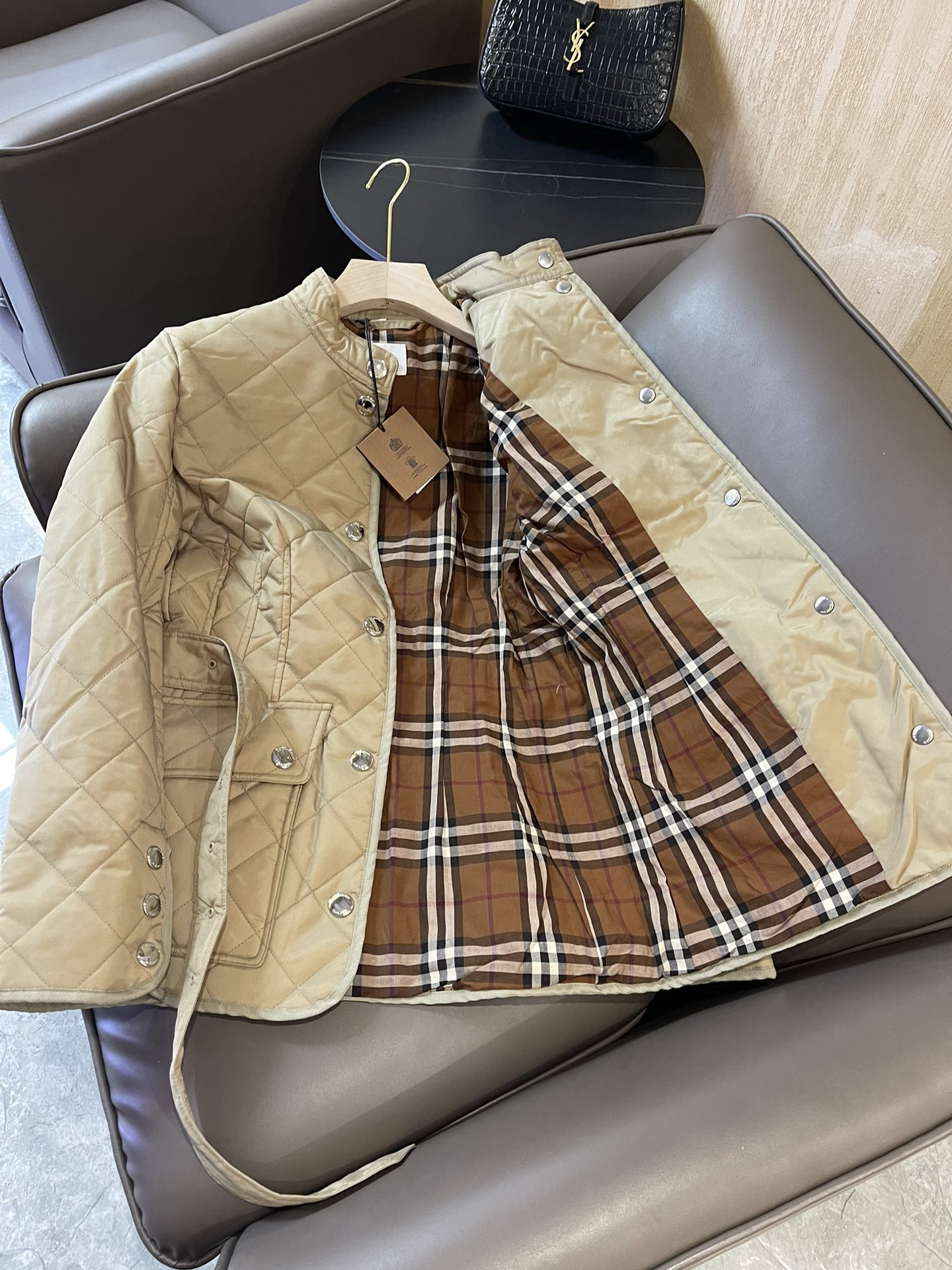 1709528104.2027tCFoJdUhns29 430 9.jpg