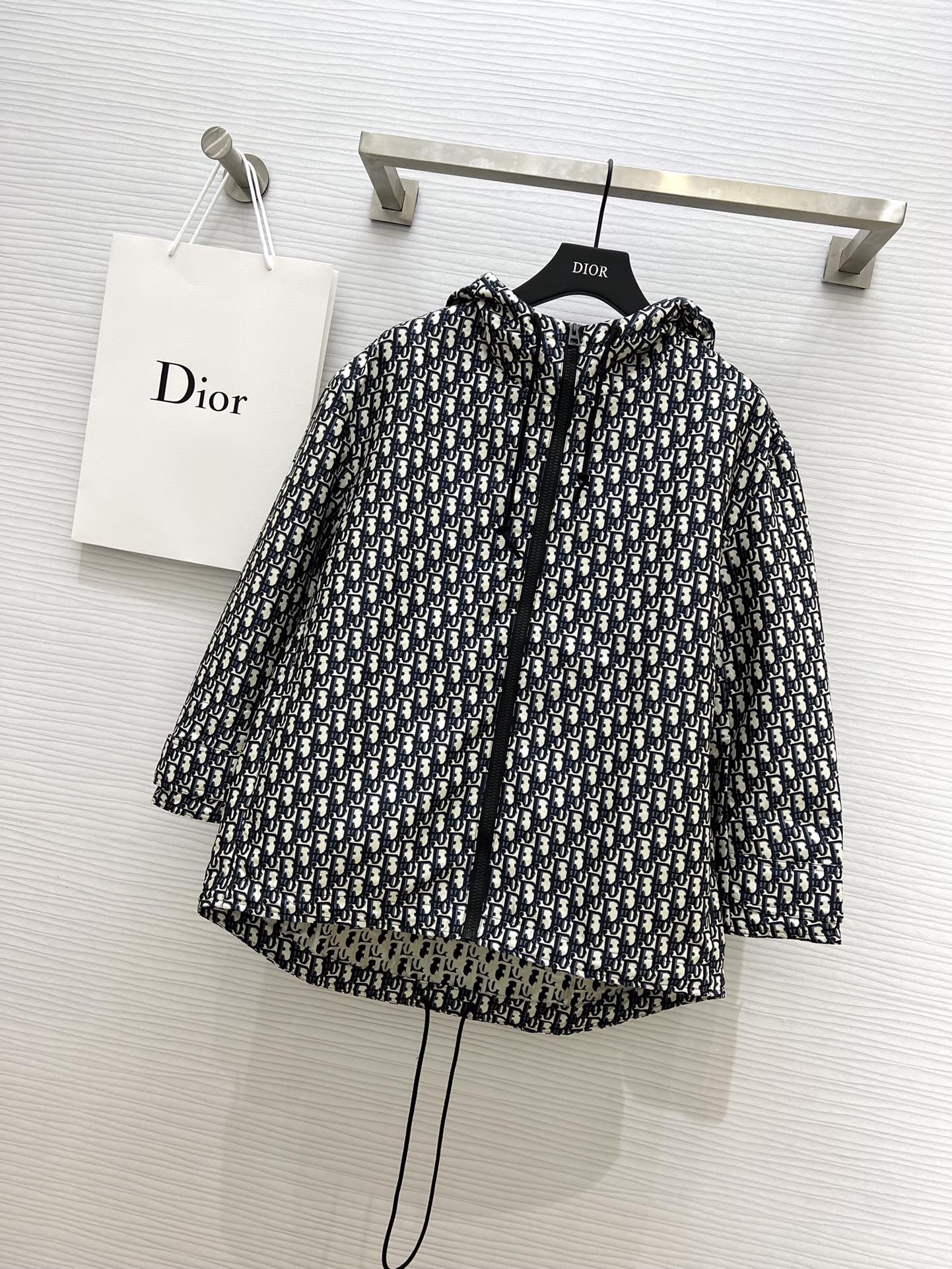 1710491845.657HdaiuTnpyq3 420 1_1742218947.jpg