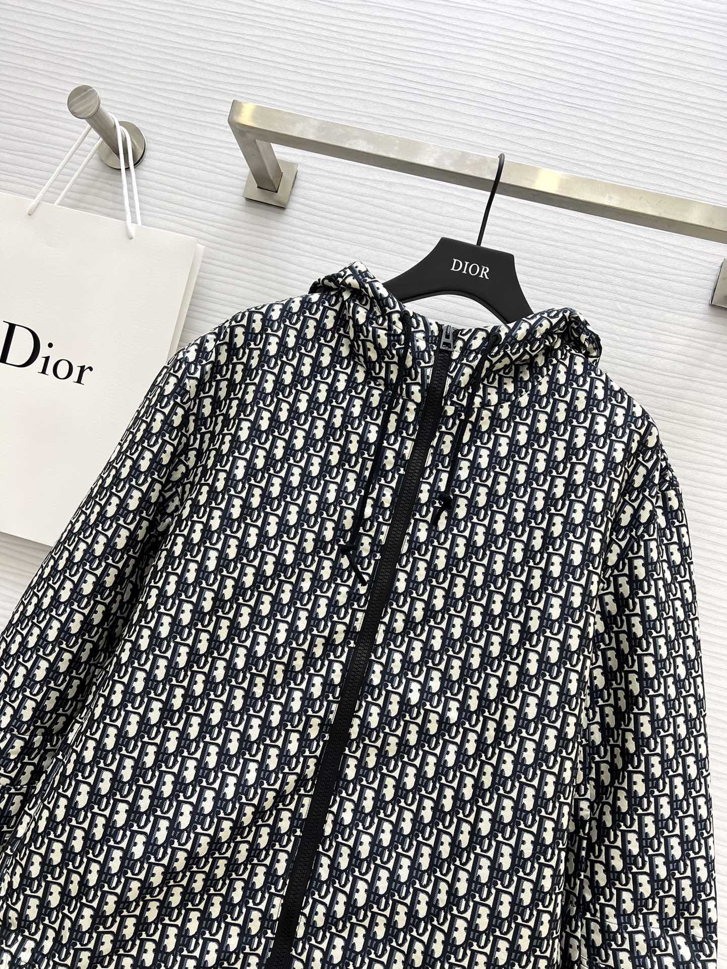 1710491845.8199GVTIBMglqq3 420 7_1742218947.jpg