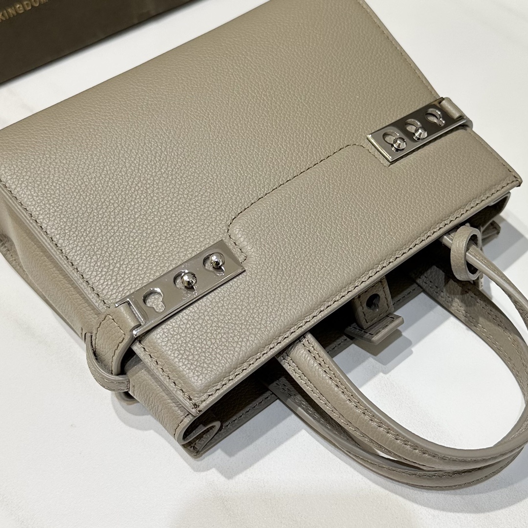 1711861401.183SqkMQlHHej1 4.jpg