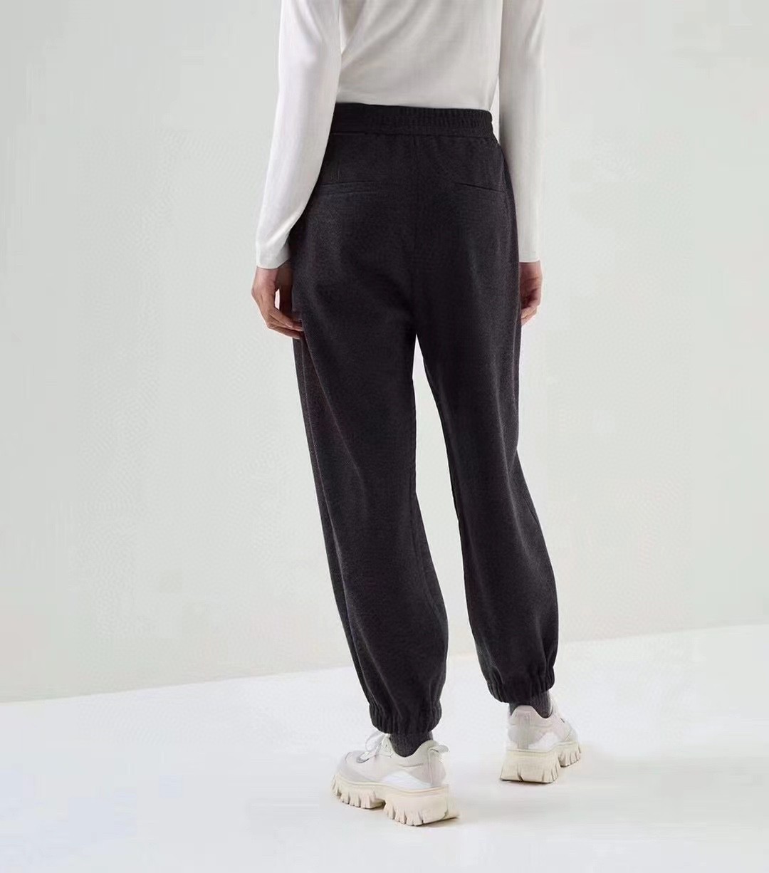 1713156644.9898yGaposmwQb1 1.jpg