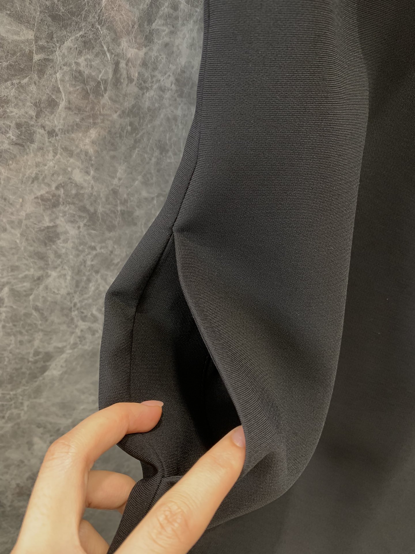 1713262895.5502xLxTNDcIAg2 3.jpg