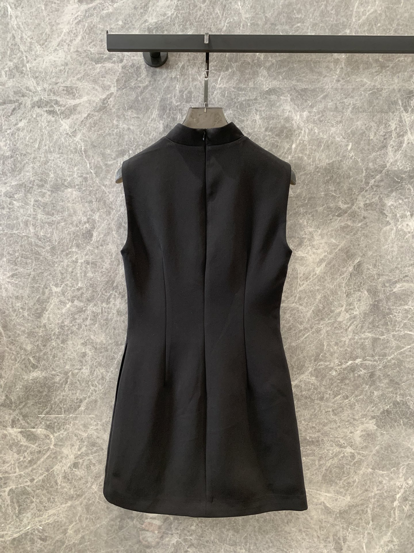 1713262895.552FcOUlxXcUX2 5.jpg