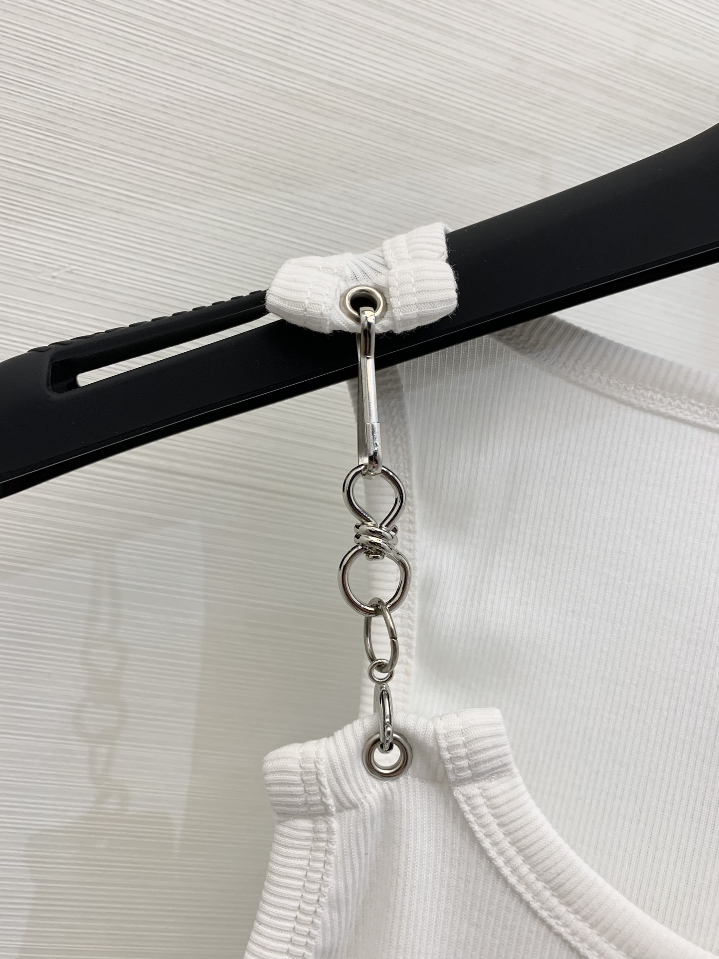 1713447018.495YdXvLvCQxs1 4.jpg