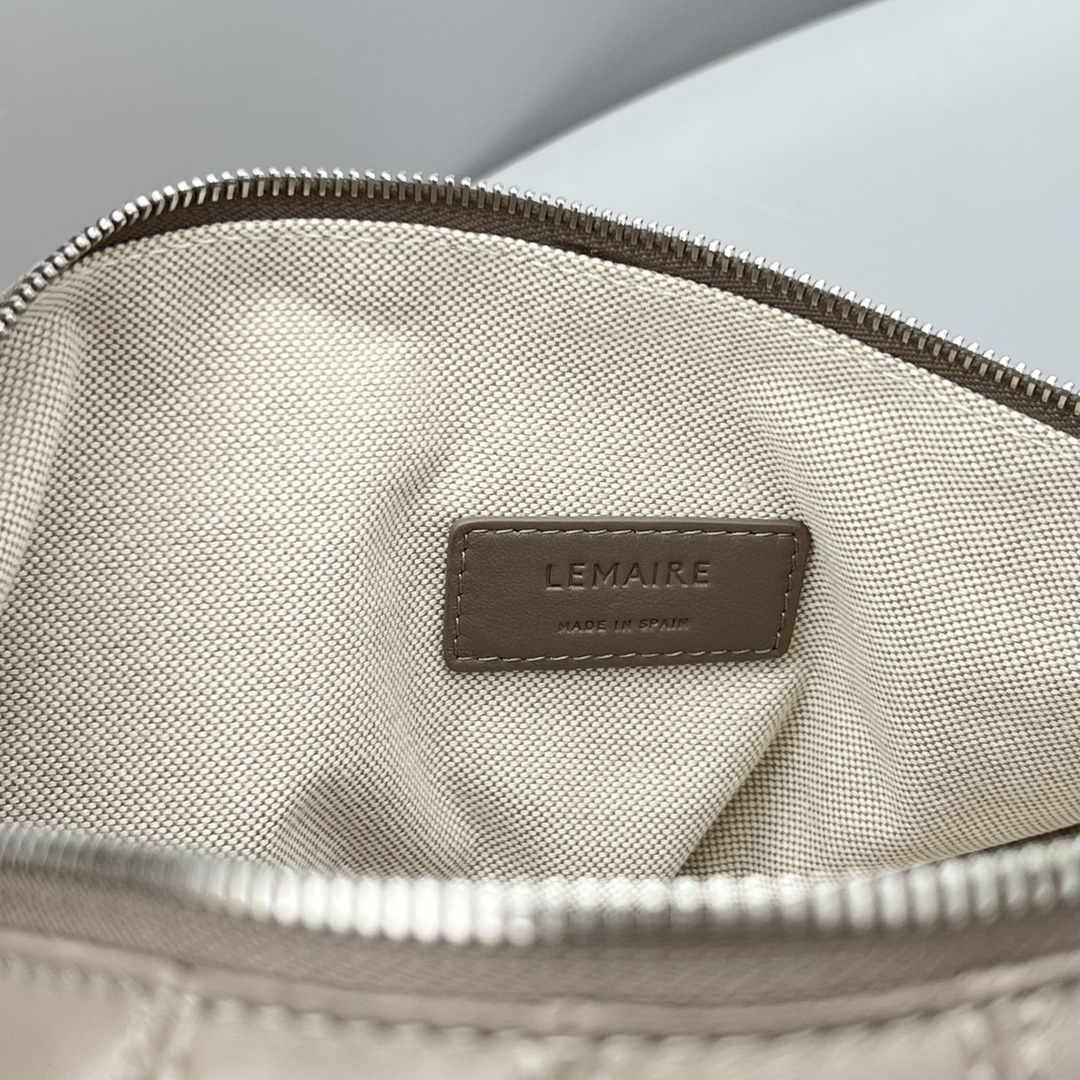 1715329493.4365FnLdKBzuIw102 2.jpg