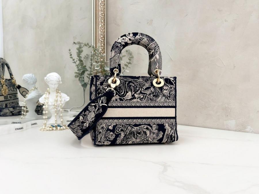 1717484158.6648pFlocybRKE1 3.jpg