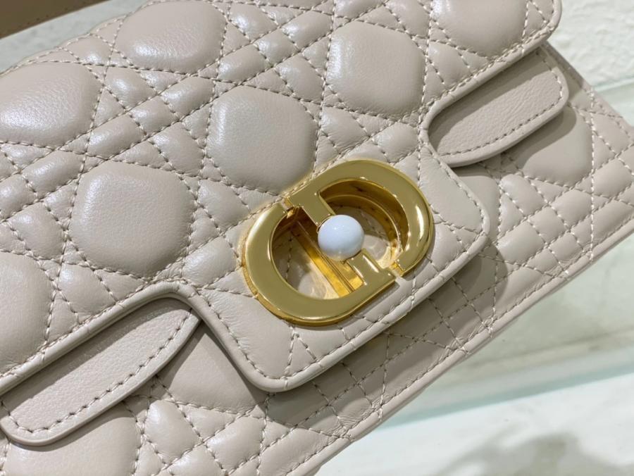 1718371612.5611QeKMUThLHx3 5.jpg