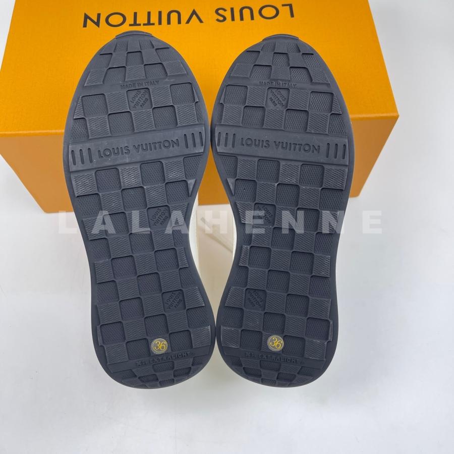 1727679838.6927JSoDtmPSaH  neo run away  2.jpg