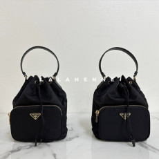 프라다 나일론 버킷백 (하이엔드급)