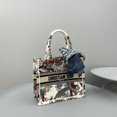 디올 북토트백 스몰 26cm