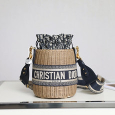 디올 위커 원형 라탄백 라피아백 버킷백 17cm
