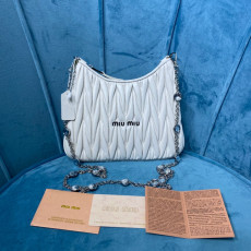 미우미우 마틀라세 크리스탈 체인 미니백 22cm