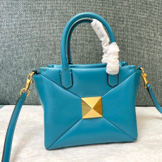 발렌티노 ONE STUD 탑 핸들 백 18.5cm