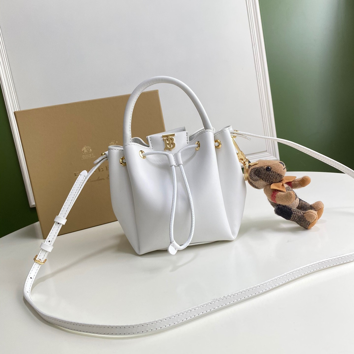 버버리 tb 버킷백 16cm