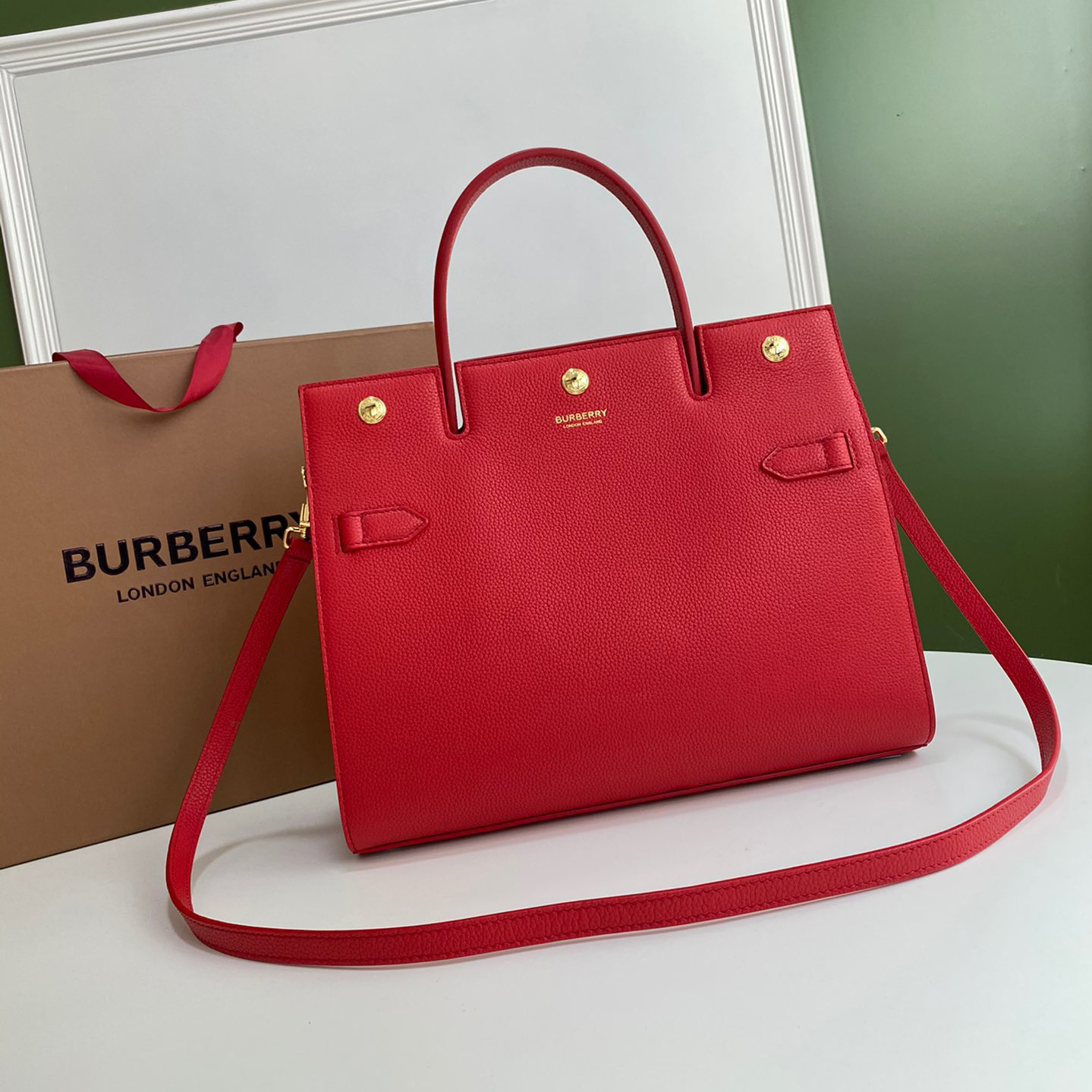 버버리 레더 타이틀 백 35cm