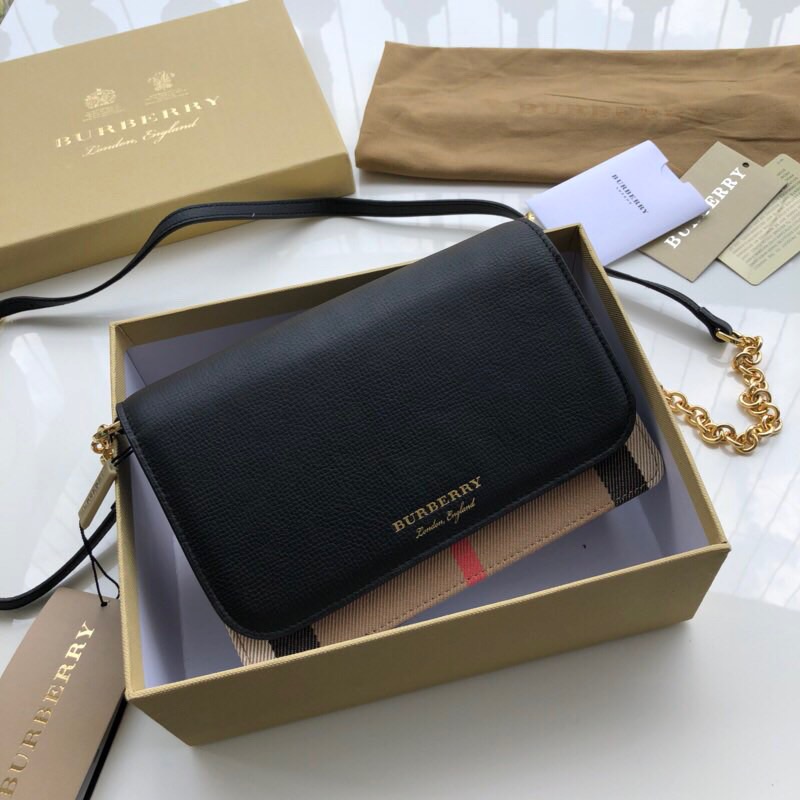 버버리 햄프셔 체인 숄더백 19cm