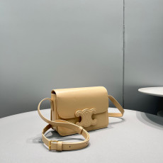 셀린느 트리오페백 퀴르 트리옹프 틴 18cm 