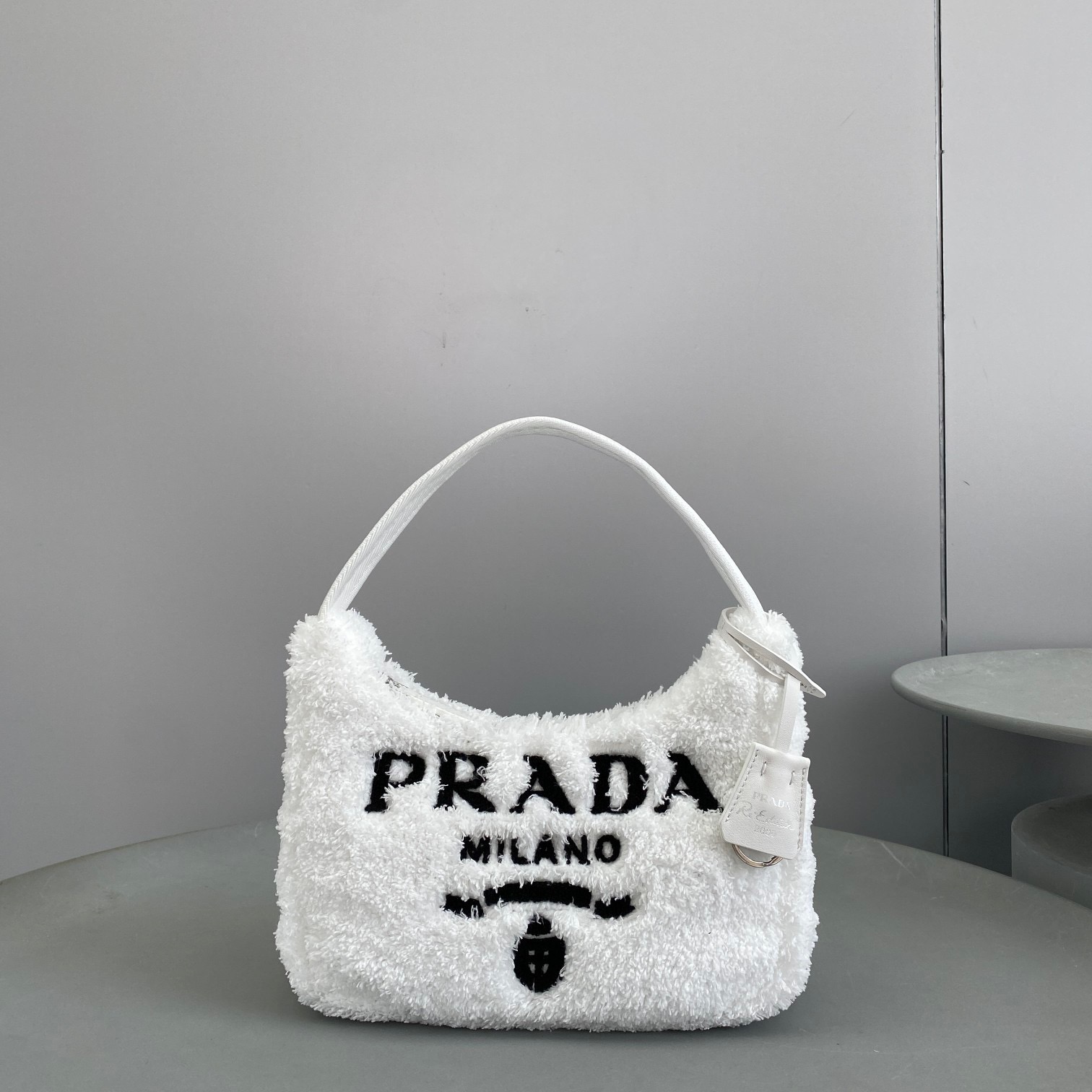 프라다 리 에디션 테리 호보백 22cm