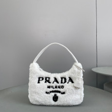 프라다 리 에디션 테리 호보백 22cm