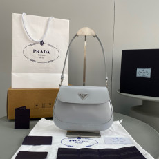 프라다 클레오 브러시드 숄더백 24cm
