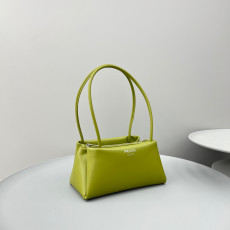 프라다 스몰 가죽 백 25.5cm