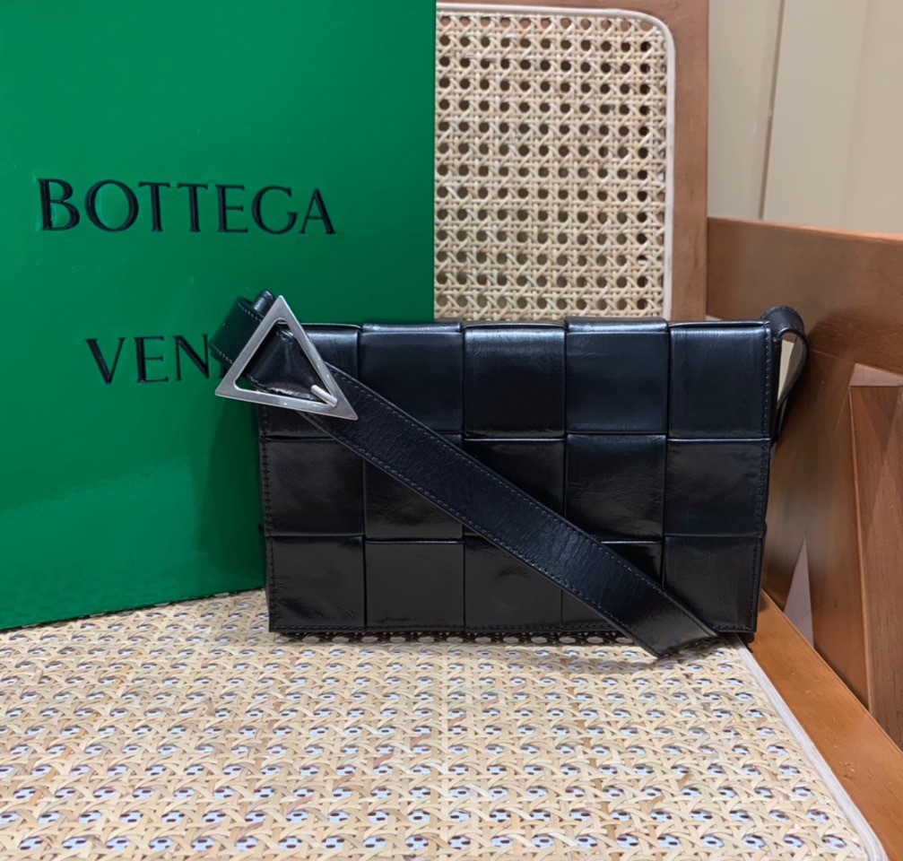 보테가베네타 카세트백 23cm