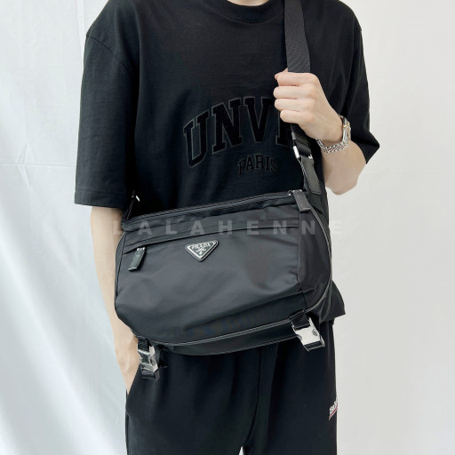 [신형] 프라다 바이커백 이서진백 스몰/미듐/라지 (국내배송)