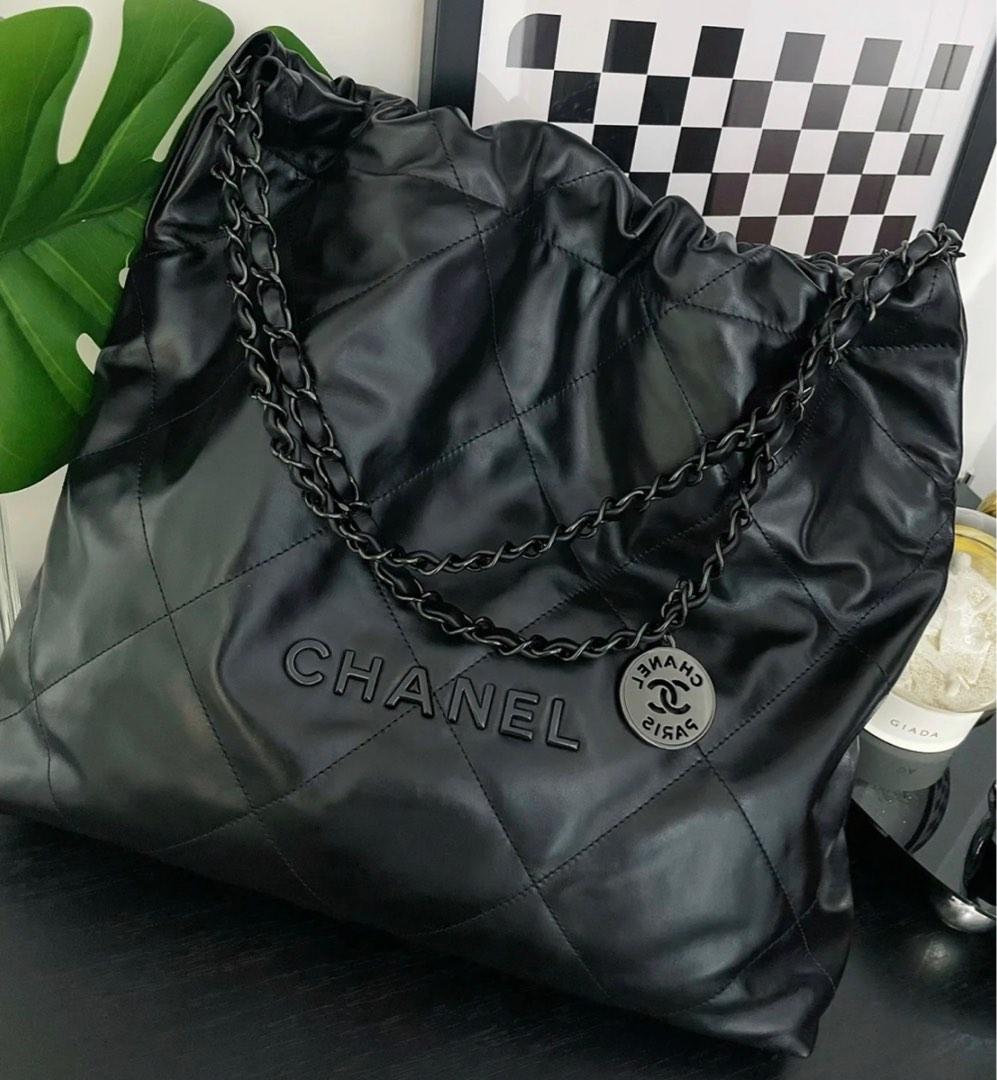 샤넬 22백 미듐 올블랙 42cm (팬더 공장)