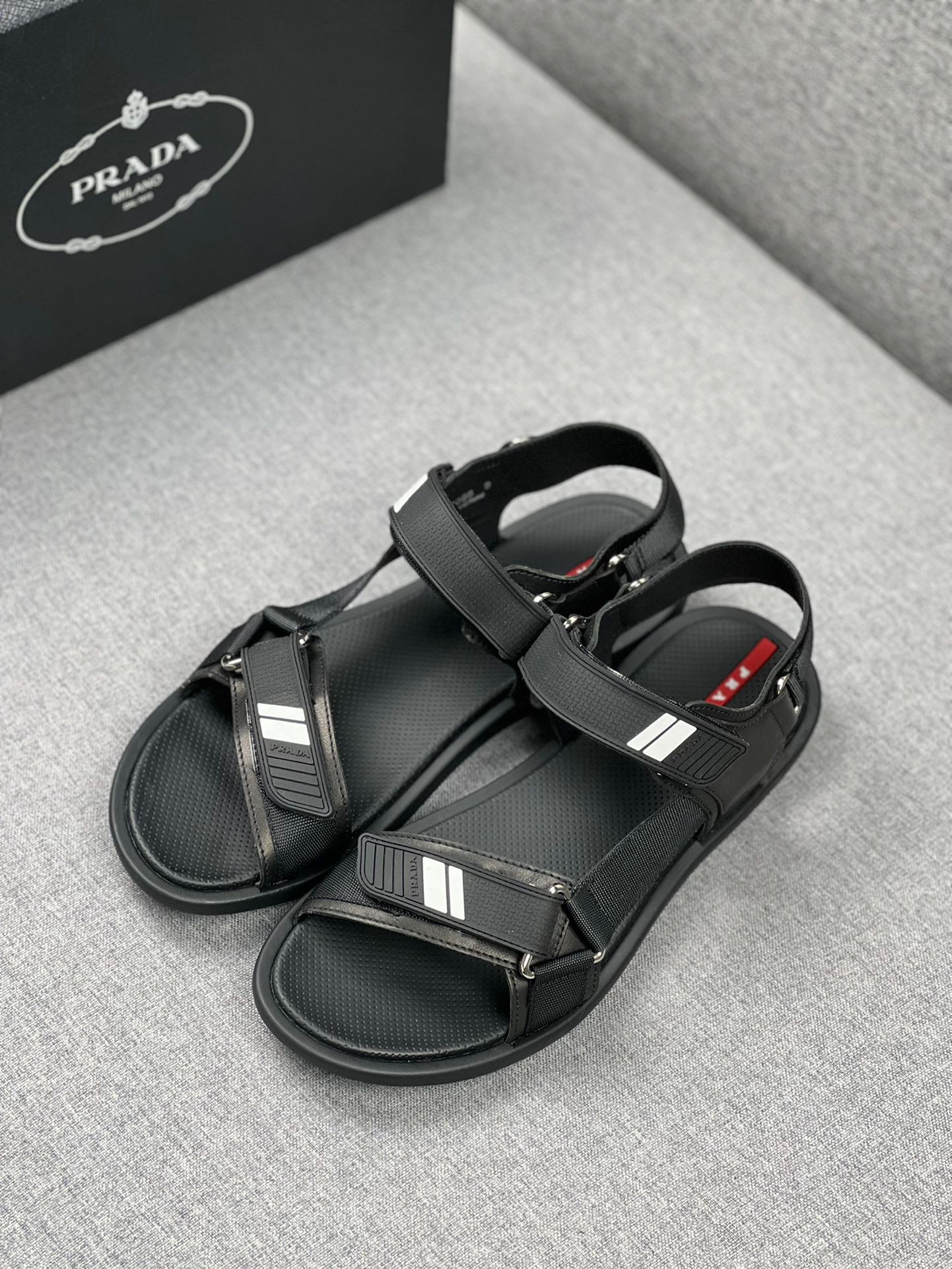 프라다 샌들