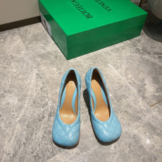 보테가베네타 패딩블록 펌프스