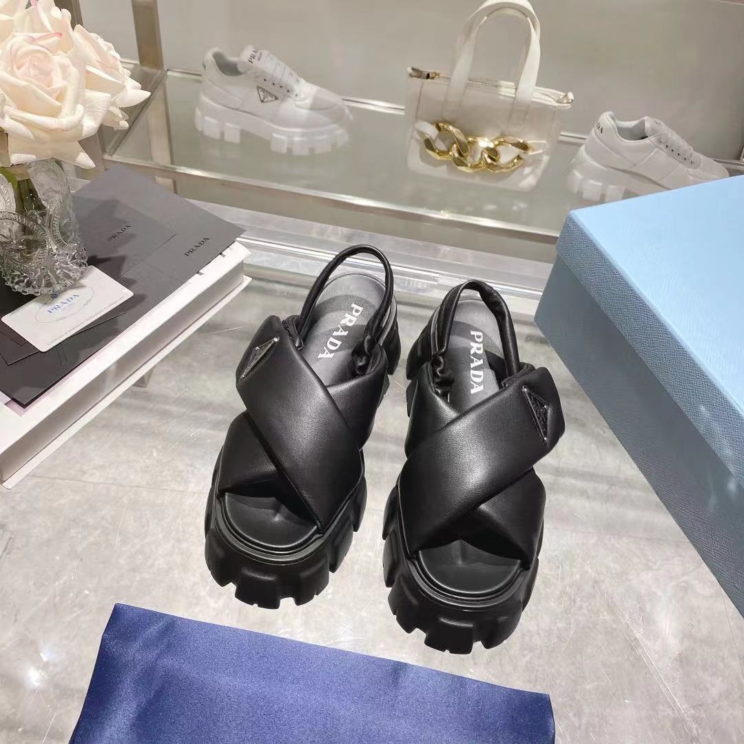 프라다 모놀리스 삼각로고 청키 샌들